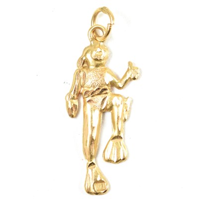 Lot 254 - EGYPTIAN 18CT GOLD SCUBA DIVER NECKLACE PENDANT