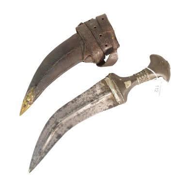 Lot 112 - LATE 19TH CENTURY ARABIAN JAMBIYA DAGGER