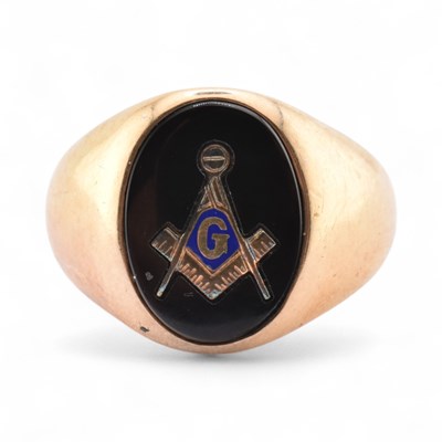 Lot 350 - 10K GOLD MASONIC SIGNET RING