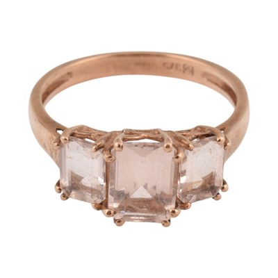 Lot 236 - HALLMARKED 9CT ROSE GOLD AND MORGANITE THREE STONE RING