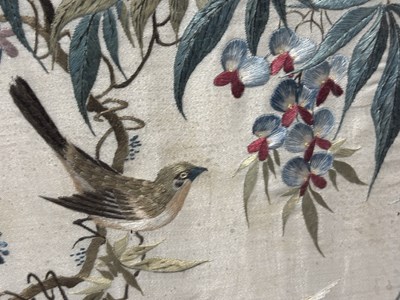 Lot 100 - 18/19TH CENTURY CHINESE EMBROIDERY WALL HANGING 清 花鸟图手绣