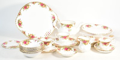 Lot 140 - ROYAL ALBERT - VINTAGE OLD COUNTRY ROSES TEA SERVICE
