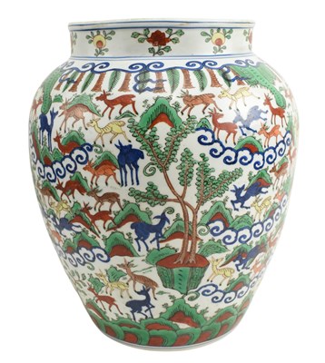 Lot 60 - 19TH CENTURY CHINESE WUCAI FAMILLE VERTE 'HUNDRED DEER' JAR 五彩百鹿罐