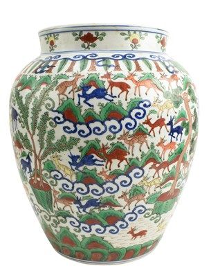 Lot 60 - 19TH CENTURY CHINESE WUCAI FAMILLE VERTE 'HUNDRED DEER' JAR 五彩百鹿罐