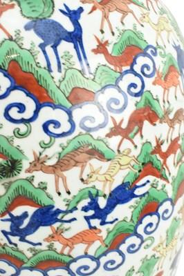 Lot 60 - 19TH CENTURY CHINESE WUCAI FAMILLE VERTE 'HUNDRED DEER' JAR 五彩百鹿罐