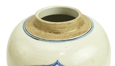 Lot 34 - QING BLUE & WHITE ‘QILIN' ’PORCELAIN GINGER JAR 清 青花麒麟纹盖罐