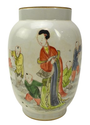 Lot 115 - 20TH CENTURY WUCAI FAMILLE VERTE PORCELAIN JAR 20世纪五彩人物罐