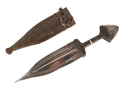 Lot 118 - VINTAGE AFRICAN TOUBOU PEOPLE ARM DAGGER