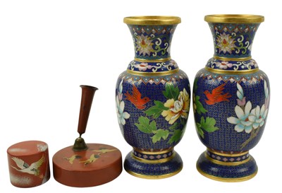 Lot 121 - PAIR OF 20TH CENTURY CHINESE CLOISONNE CASES 20世纪掐丝珐琅彩花瓶一对