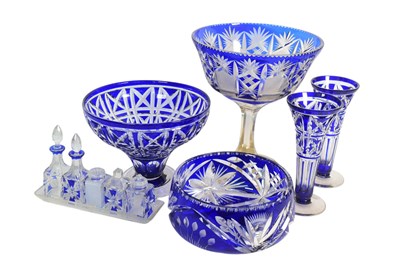 Lot 123 - COLLECTION OF 20TH CENTURY BLUE AND CLEAR CUT CRYSTAL GLASS PIECES