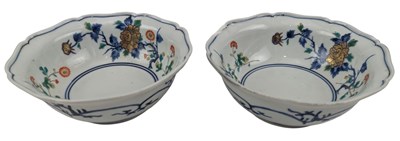 Lot 58 - PAIR OF 19TH CENTURY JAPANESE MEIJI IMARI BOWLS 19世纪日本伊万里碗一对