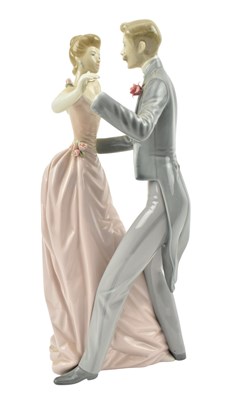 Lot 163 - LLADRO, SPAIN - VINTAGE PORCELAIN DANCING COUPLE FIGURINE