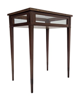Lot 287 - EDWARDIAN ROSEWOOD & MAHOGANY BIJOUTERIE DISPLAY CABINET TABLE