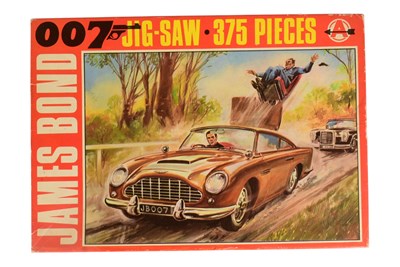 Lot 106 - JIGSAW PUZZLES - VINTAGE JAMES BOND GOLD FINGER 375 PIECE PUZZLE
