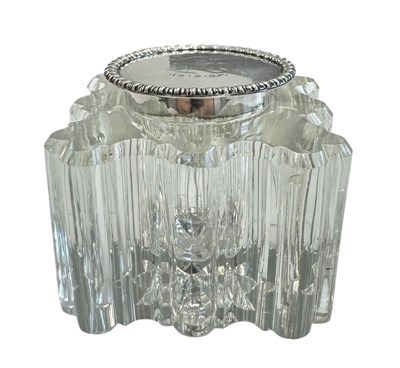 Lot 106 - EDWARDIAN HALLMARKED SILVER & CUT GLASS LIDDED INKWELL