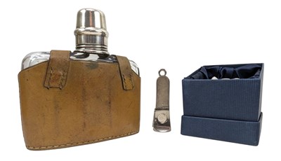 Lot 116 - EDWARD VII HALLMARKED SILVER & GLASS HOP FLASK & SILVER CIGAR CUTTER