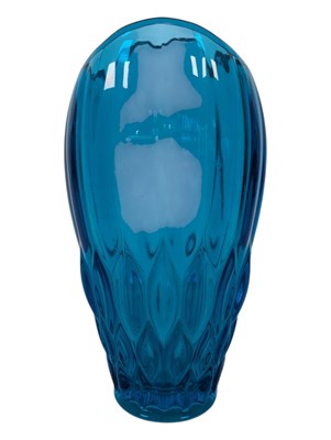 Lot 143 - MID CENTURY SKLO UNION VASE & STUDIO GLASS PENGUIN