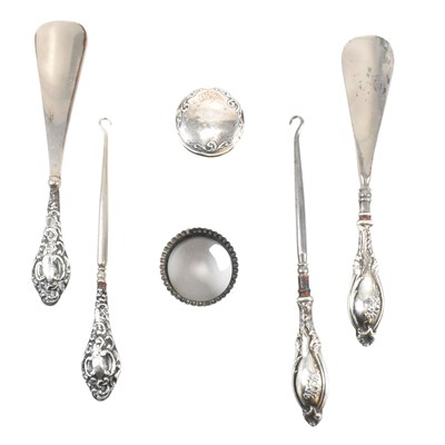 Lot 161 - EARLY 20TH CENTURY SILVER & SILVER HANDLED ITEMS