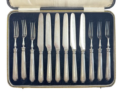 Lot 130 - GEORGE V CASED SET OF SILVER HANDLED FRUIT CUTLERY