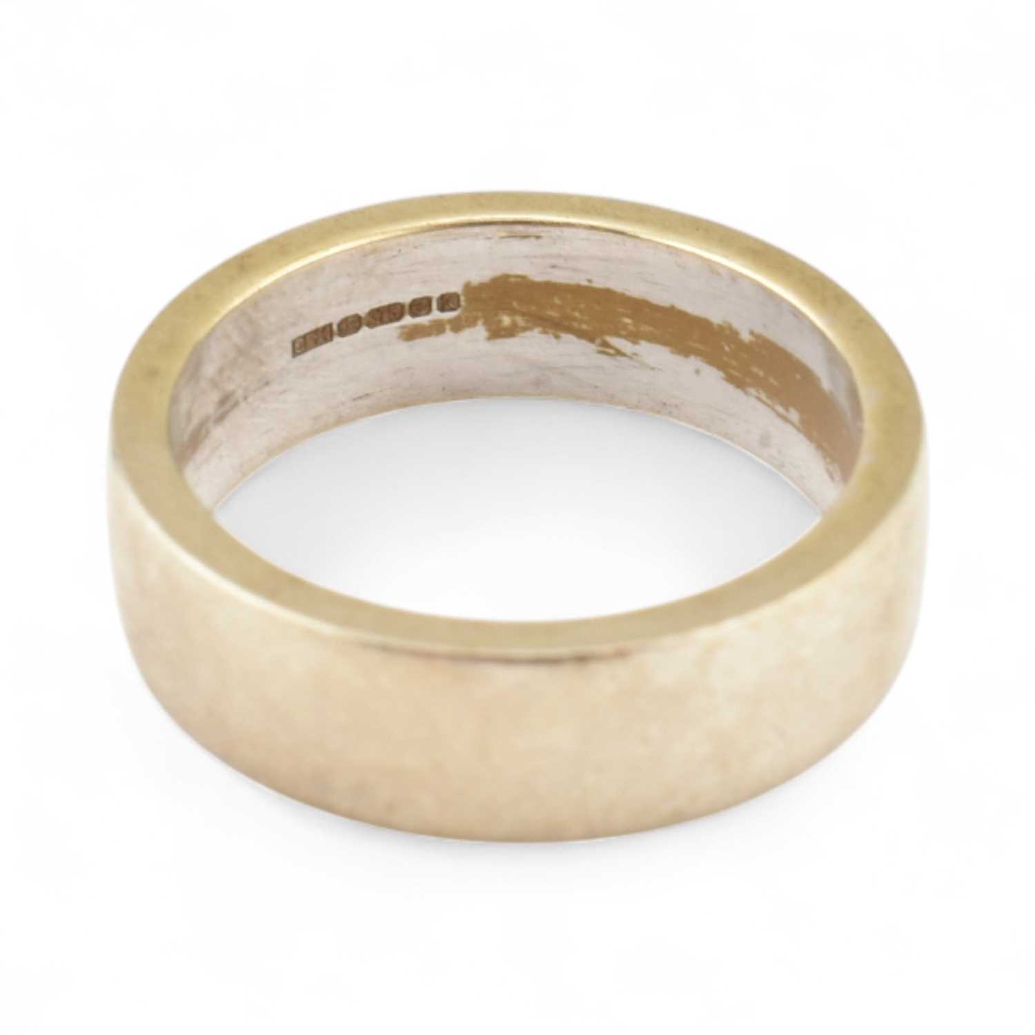 Lot 440 - HALLMARKED 9CT GOLD BAND RING