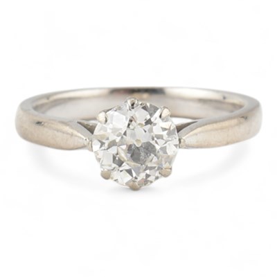 Lot 152 - WHITE GOLD & DIAMOND SOLITAIRE RING