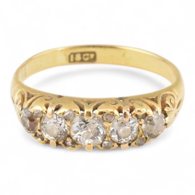 Lot 96 - 18CT GOLD & DIAMOND FIVE STONE RING