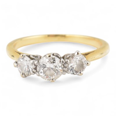 Lot 97 - EARLY 20TH CENTURY DIAMOND THREE STONE RING