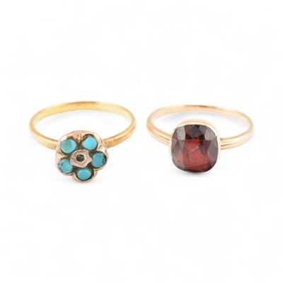 Lot 366 - GOLD & TURQUOISE RING & A GARNET RING