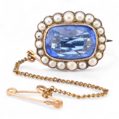 Lot 106 - 19TH CENTURY GOLD PEARL & BLUE PASTE BROOCH PIN