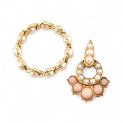 Lot 433 - GOLD & PEARL ETERNITY RING & A PEARL & CORAL NECKLACE PENDANT