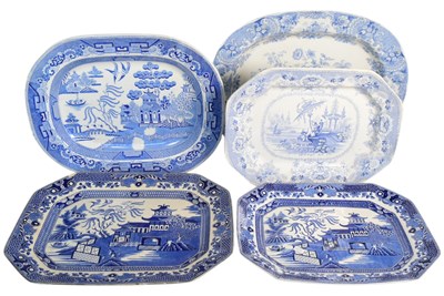 Lot 160 - COLLECTION OF VINTAGE DINNER / SERVING PLATES