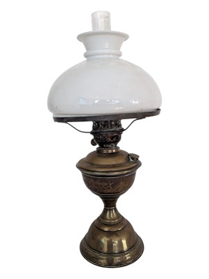 Lot 472 - 19TH CENTURY VICTORIAN BRASS OIL LAMP