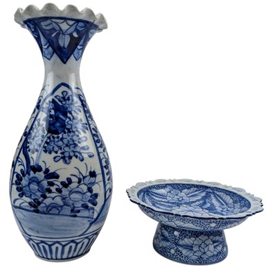 Lot 148 - 20TH CENTURY JAPANESE MEIJI PERIOD ARITA BLUE & WHITE VASE & A STEM DISH