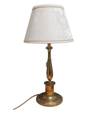 Lot 188 - EARLY 20TH CENTURY BRASS TABLE LAMP LIGHT