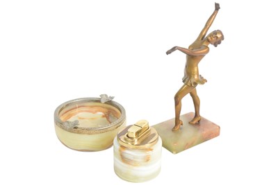 Lot 184 - COLLECTION OF 20TH CENTURY OYNX DECORATIVE ITEMS