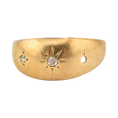 Lot 304 - 18CT GOLD & DIAMOND RING AF