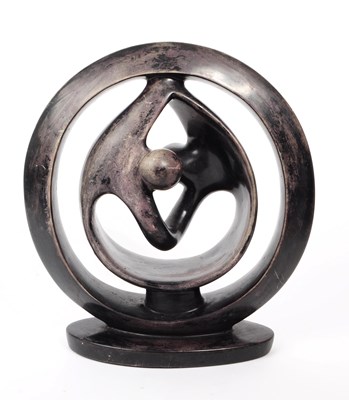 Lot 214 - AFRICAN SOAPSTONE CARVING OF CIRCLE OF LOVE