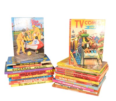 Lot 495 - COLLECTION OF VINTAGE COMIC BOOK ANNUALS23x 1960 TO 1975 ANNUALS INCLUDING BEANO BUSTER STAR TREK