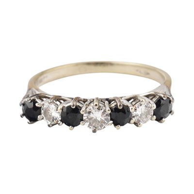 Lot 133 - 18CT GOLD SAPPHIRE & DIAMOND SEVEN STONE RING