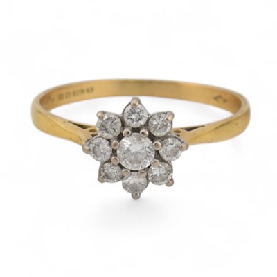 Lot 49 - HALLMARKED 18CT GOLD & DIAMOND CLUSTER RING