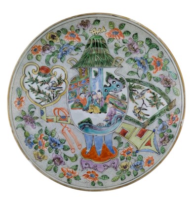 Lot 19 - QING WUCAI FAMILLE VERTE FIGURINE PLATE 清 五彩人物盘