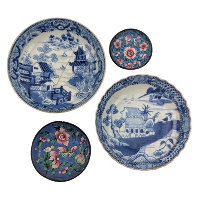 Lot 136 - FOUR CHINESE QING BLUE & WHITE GINGER JARS & SAUCERS 清 青花瓷四件