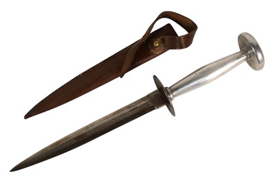 Lot 100 - WWI FIRST WORLD WAR BRITISH ROBBIN DUDLEY PUSH DAGGER