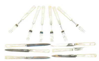 Lot 37 - SET OF SIX GEORGE V HALLMARKED SILVER & MOP DESSERT KNIVES AND FORKS