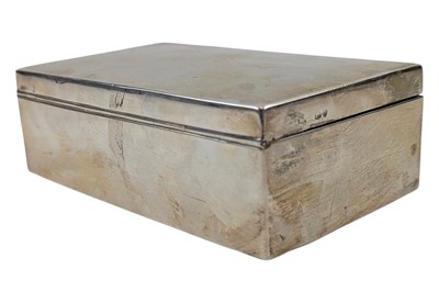 Lot 36 - 20TH CENTURY HALLMARKED SILVER DESK TOP CIGARETTE CASE