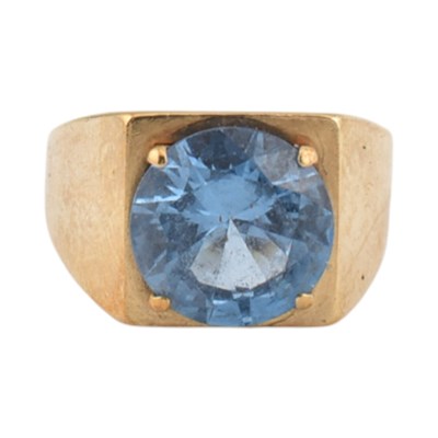 Lot 377 - HALLMARKED 9CT GOLD SYNTHETIC SPINEL RING