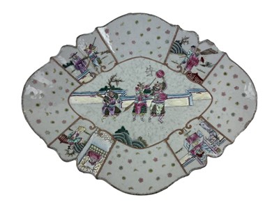 Lot 26 - LARGE QING FAMILLE ROSE FOOTED DISH DISH 清 同治粉彩人物贡盘