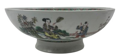 Lot 23 - QING DYNASTY WUCAI FAMILLE VERTE FIGURINE BOWL 清 五彩人物盌
