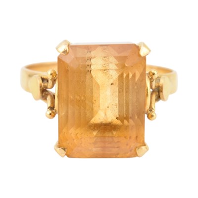 Lot 335 - GOLD & CITRINE COCKTAIL RING