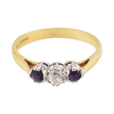 Lot 172 - 18CT GOLD AMETHYST & DIAMOND THREE STONE RING